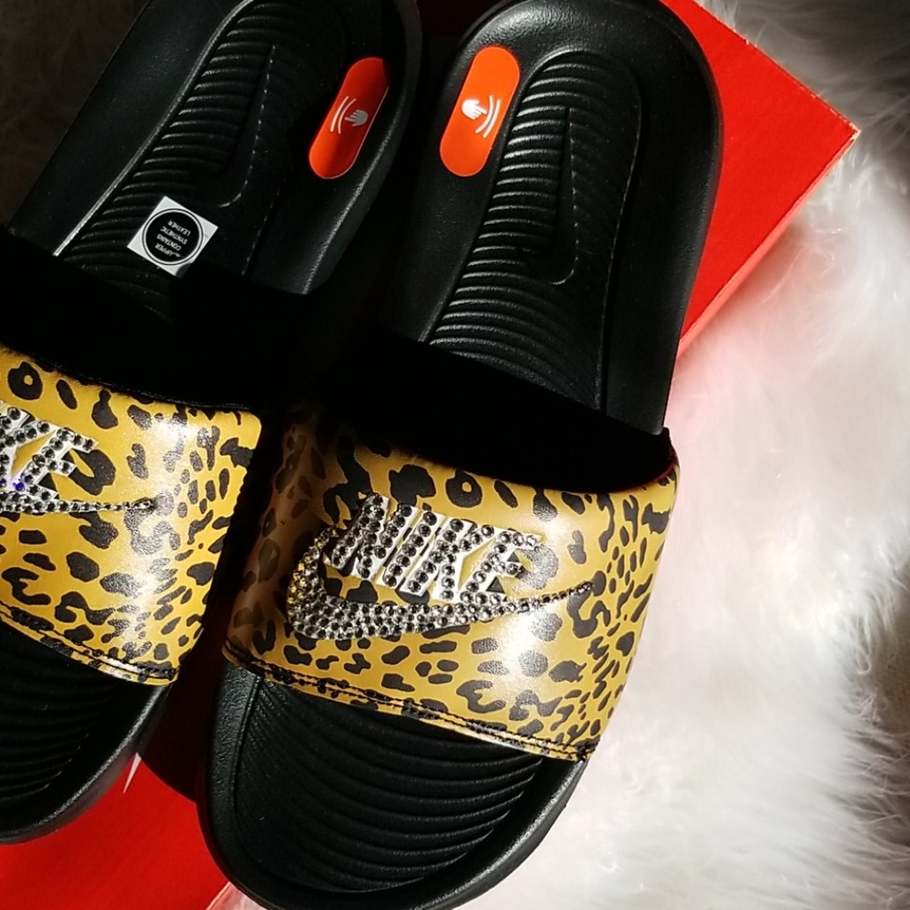 New bling Cheetah print Nike Slides - Picture 3 of 6